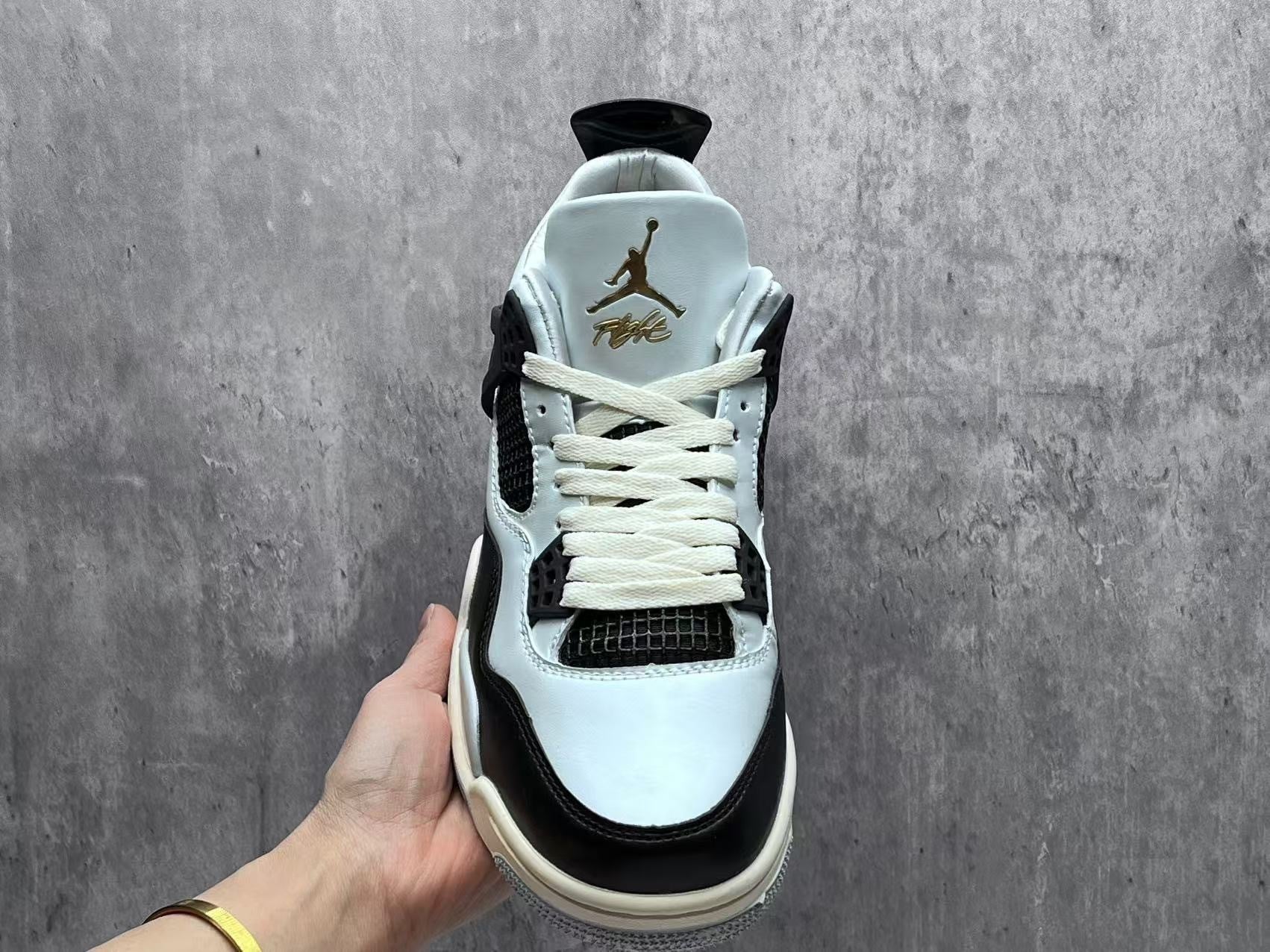 Air Jordan 4 Retro "Platinum"