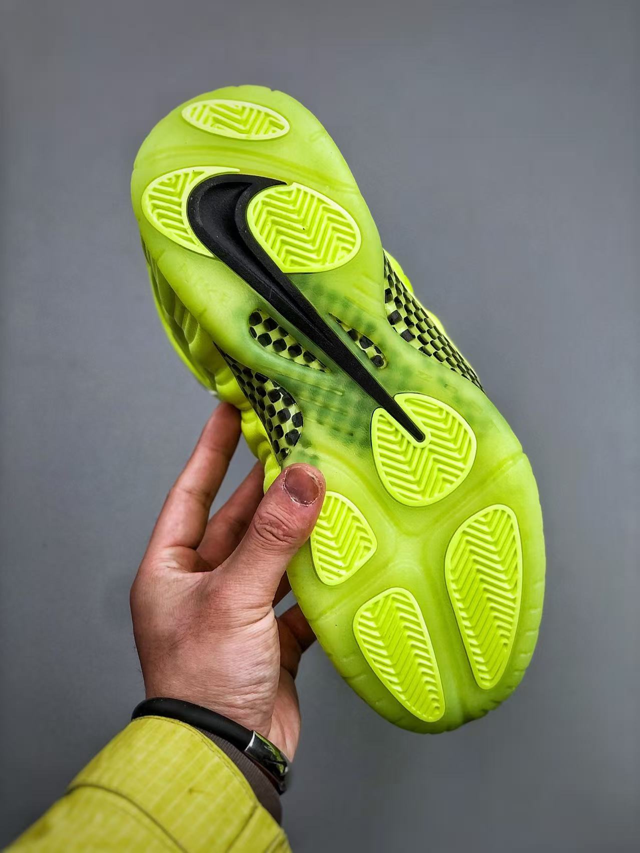 Kyrie Infinity EP "Neon Glow" in Volt: Bio-Luminescent Court Art