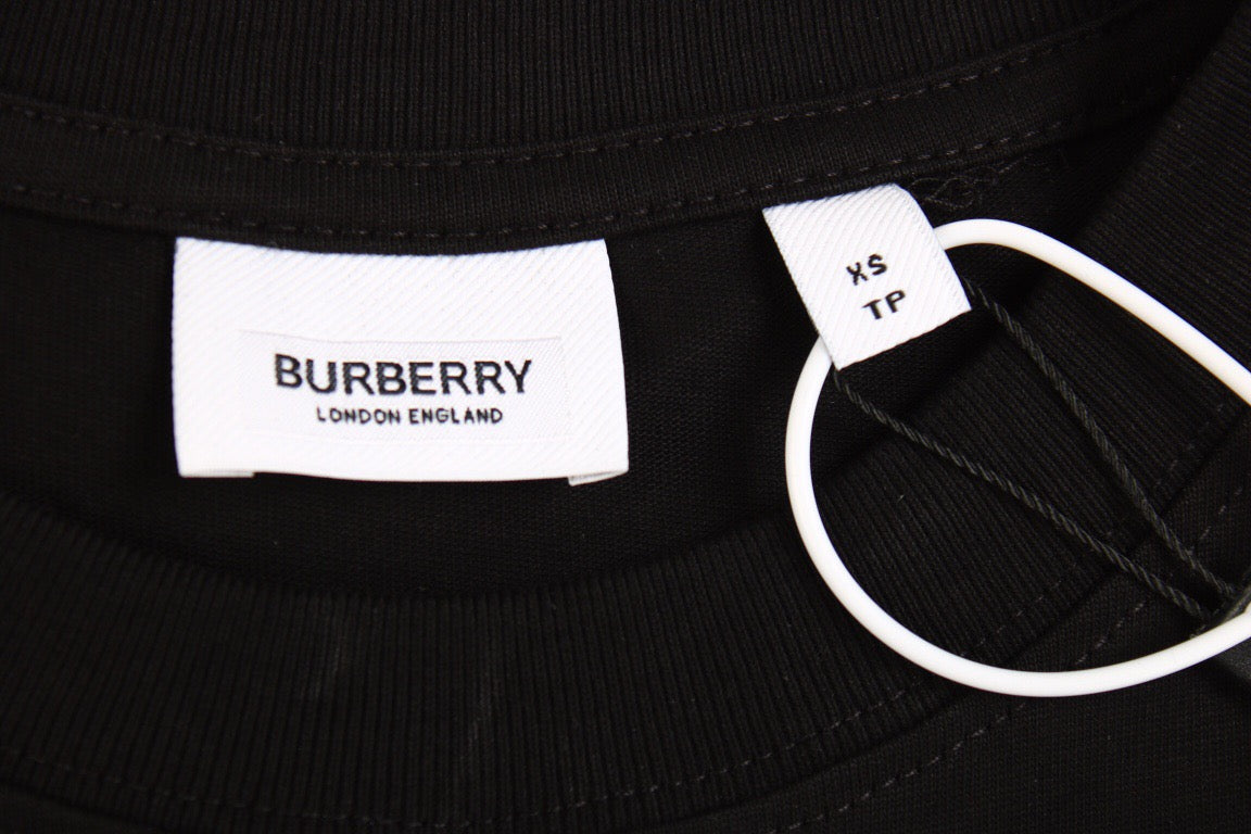 Burberry T-shirt with Checkered Crest