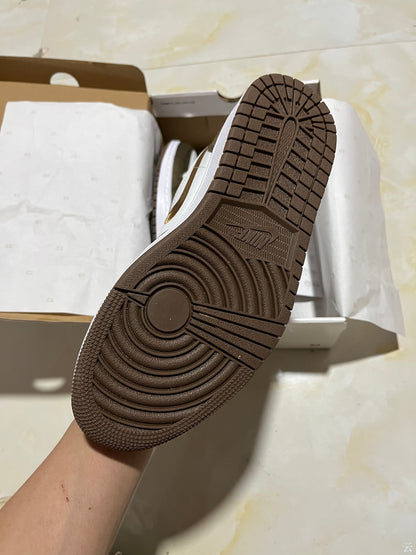 Air Jordan 1 Low "Light Olive"