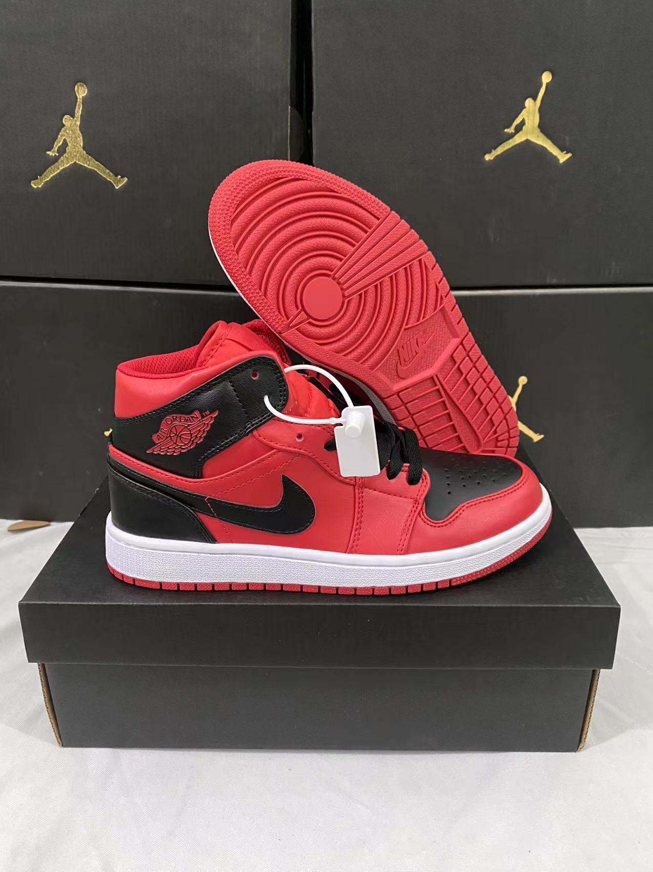 Air Jordan 1 Retro High OG "Bred"