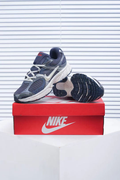 Nike Run in Navy/White: Nautical Pace