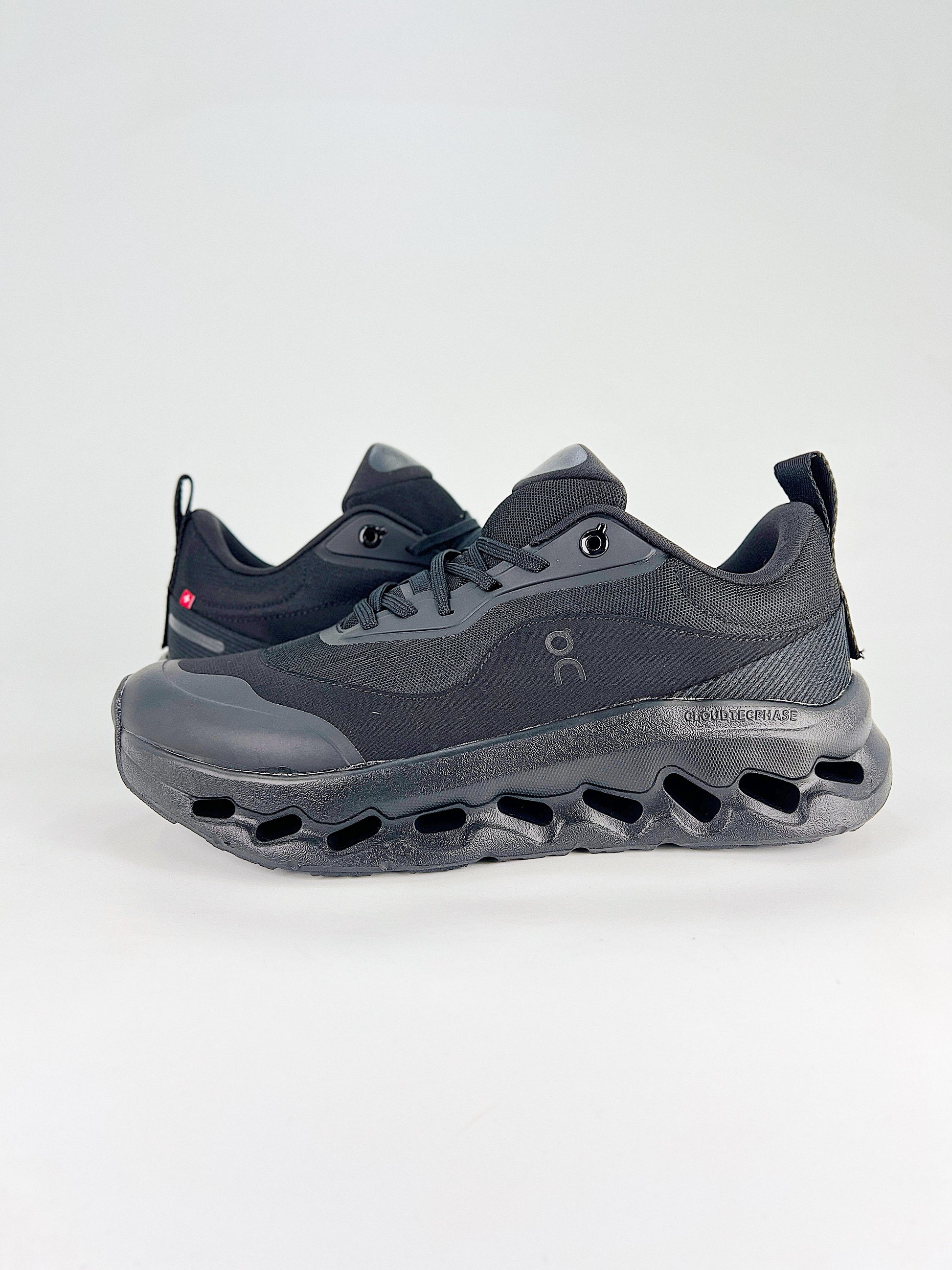 On Low-Top in Black: Urban Stealth