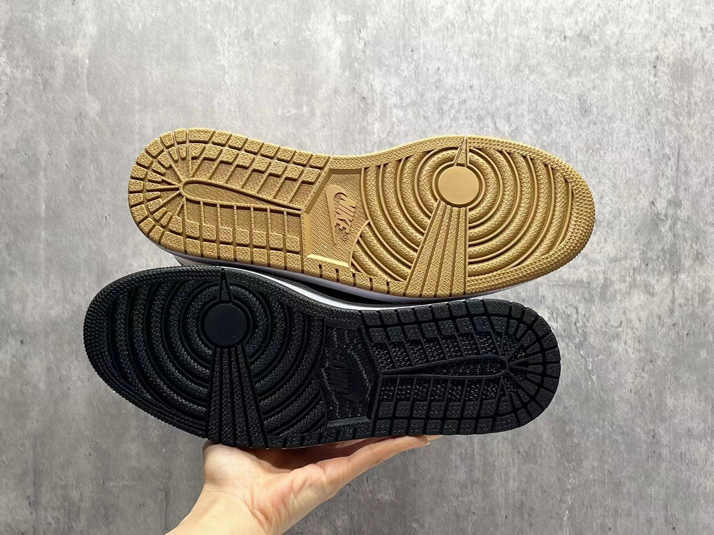 Air Jordan 1 High OG "Black/Gold Split"