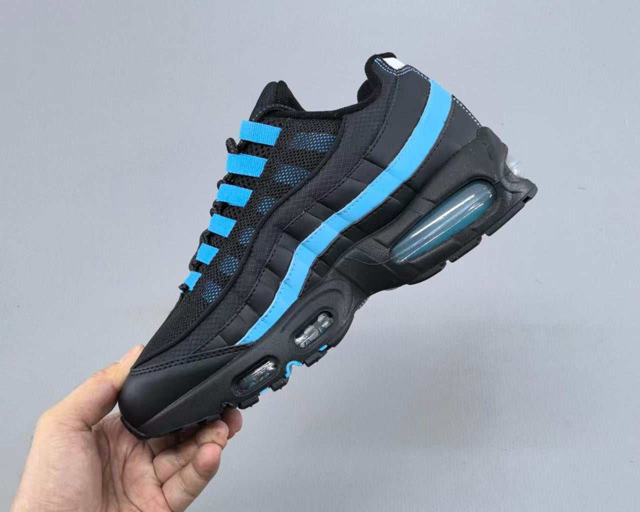 Nike Air Max 95 in Black/Blue: Nocturnal Gradient