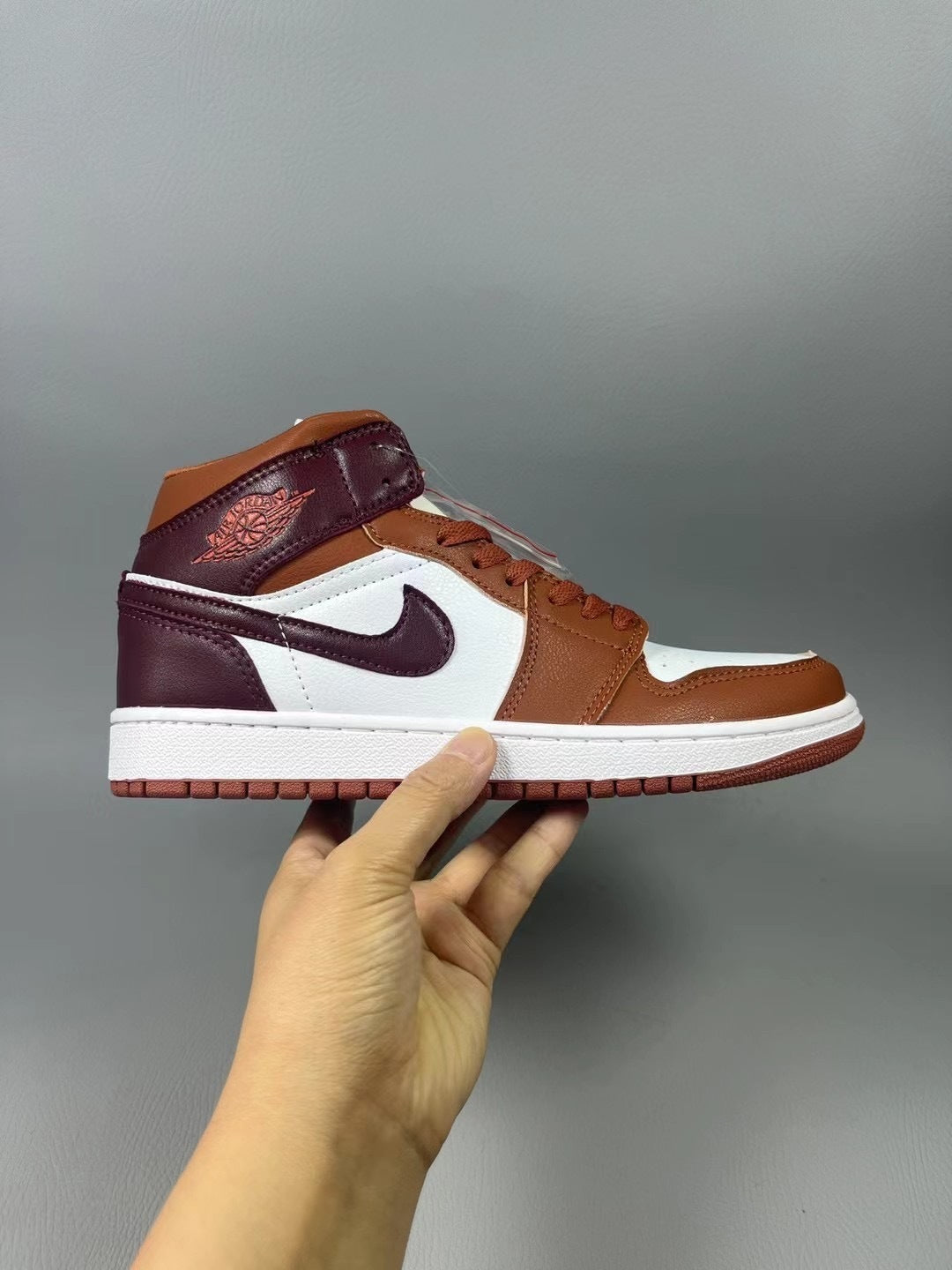 Air Jordan 1 Retro High OG "Brick Red"