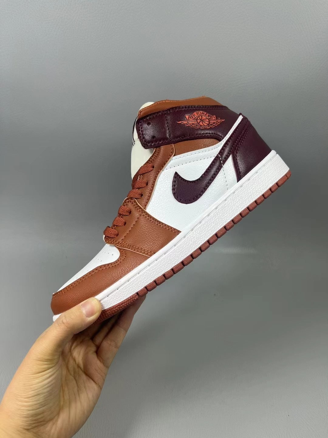 Air Jordan 1 Retro High OG "Brick Red"