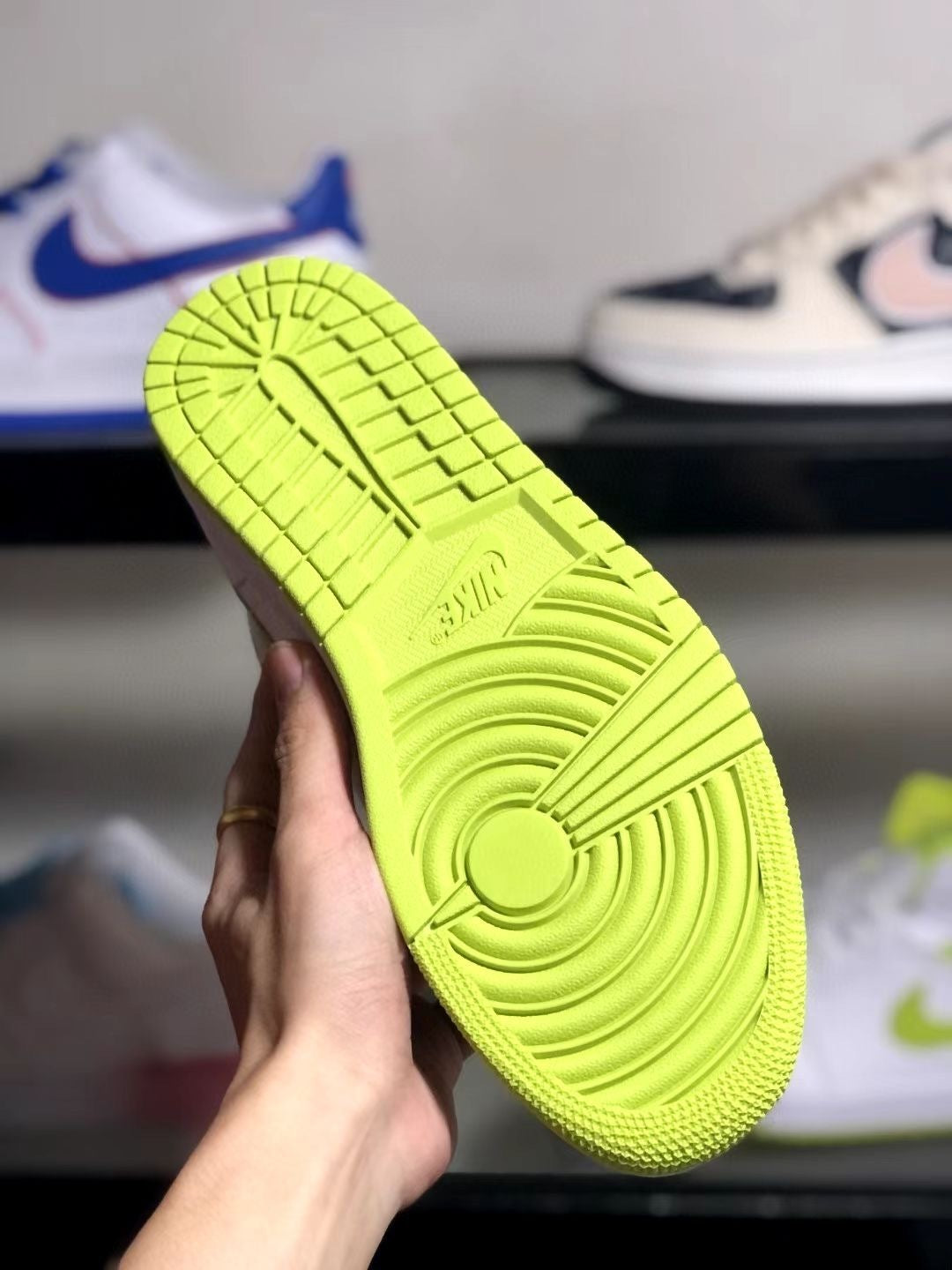 Air Jordan 1 Mid "White Green"