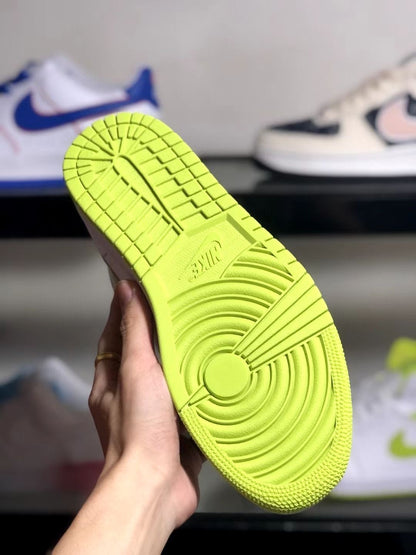 Air Jordan 1 Mid "White Green"