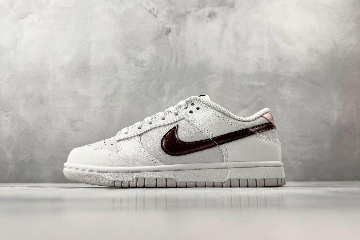 Nike Dunk Low “White/University Red” – Classic Court Contrast
