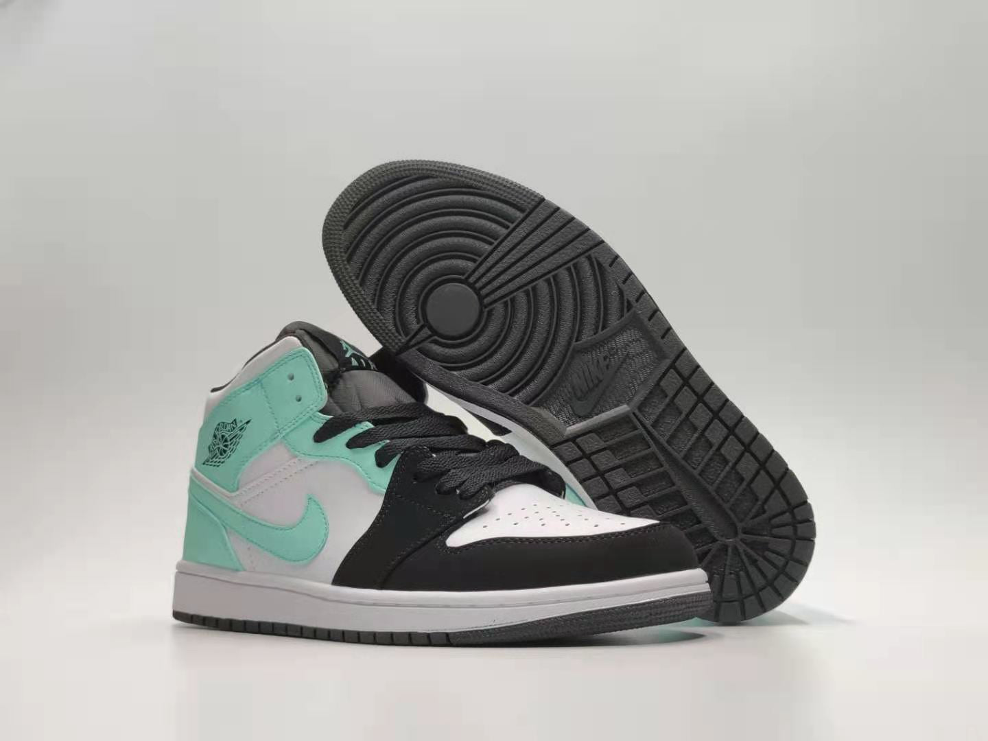 Air Jordan 1 Retro High OG "Leather Mint Green"