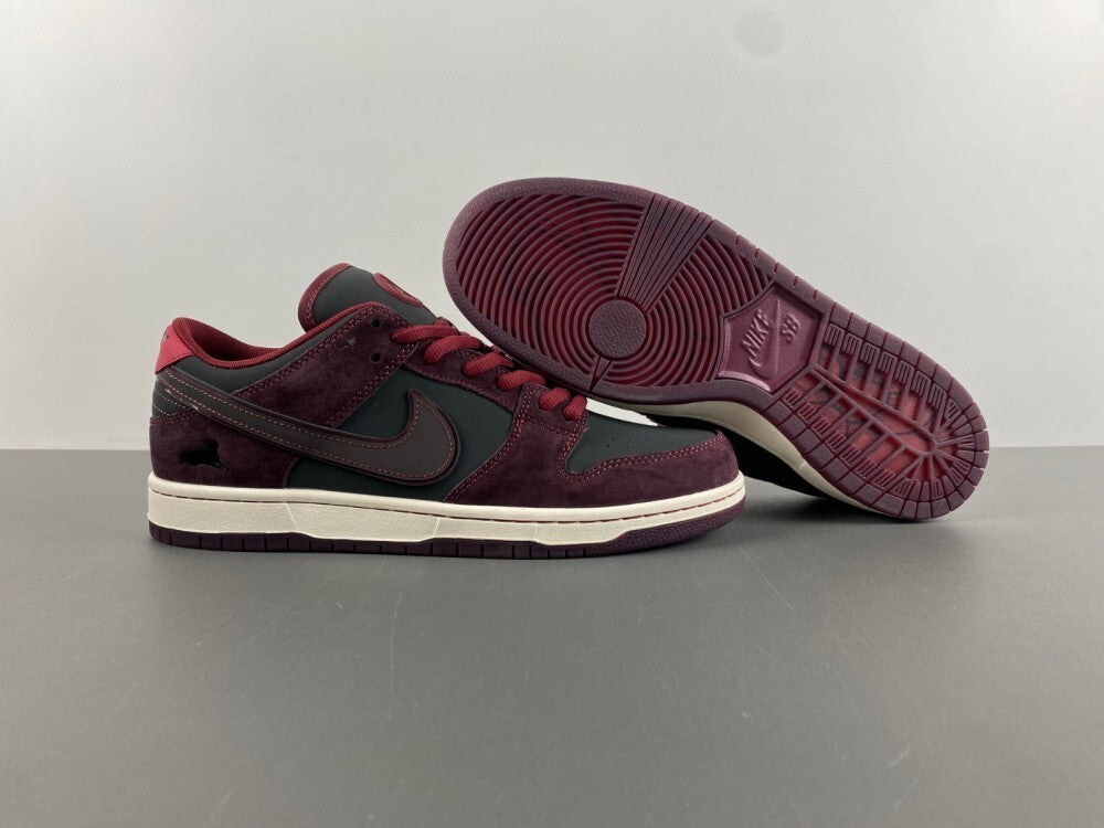 Nike SB Dunk Low "Bordeaux / Anthracite"