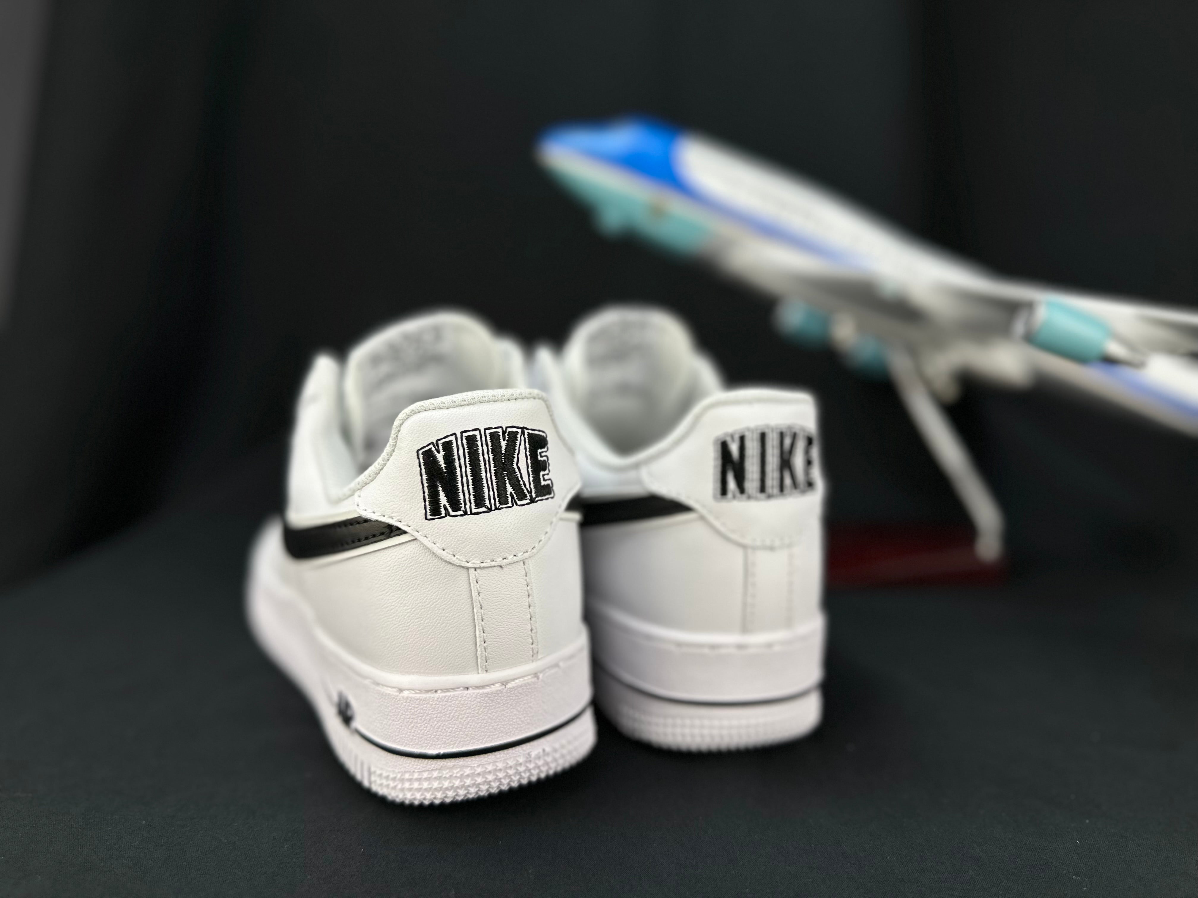 NIKE AIR FORCE 1 "Double Swoosh White/Black"