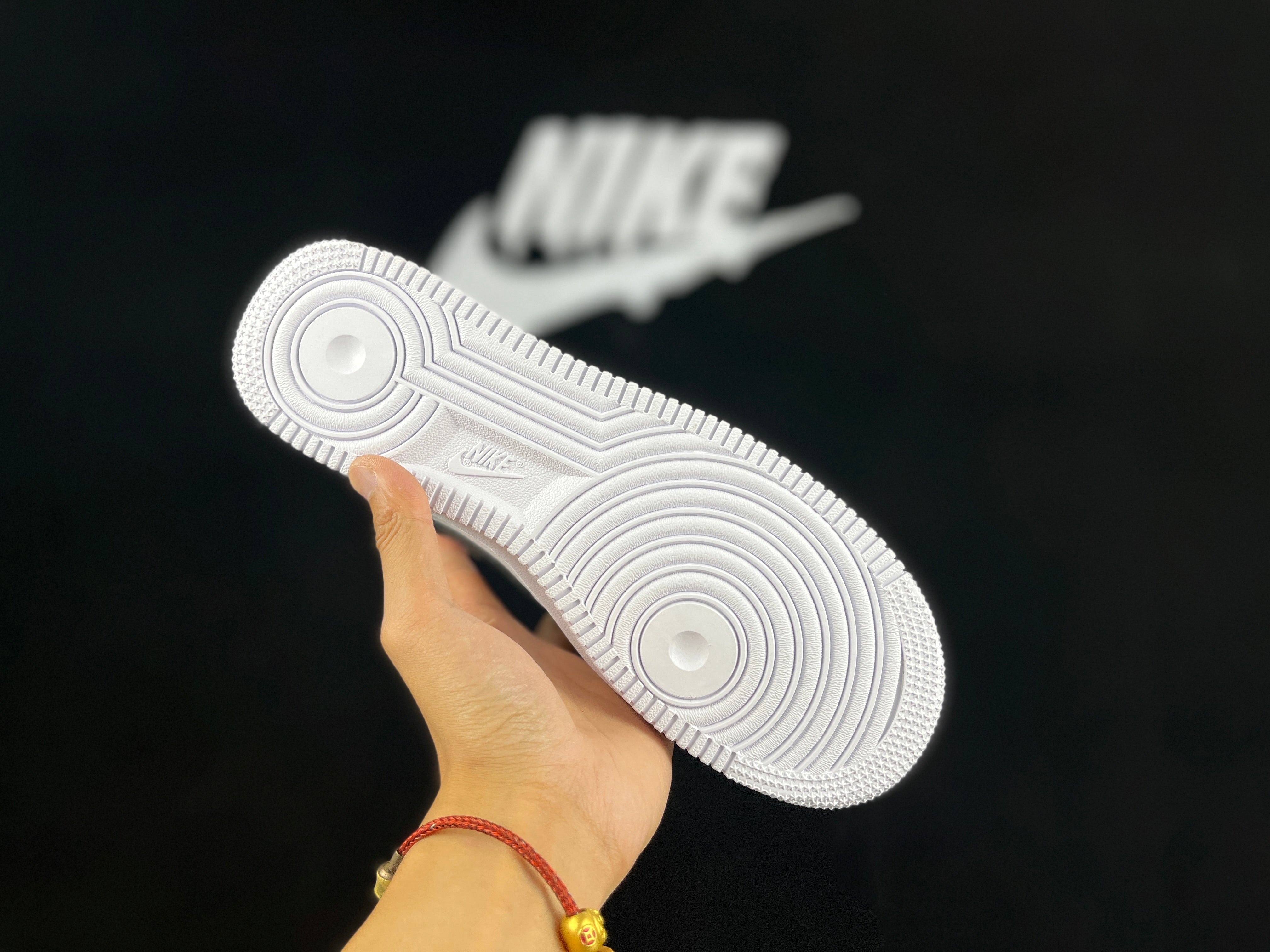 NIKE AIR FORCE 1 "Mini Swoosh White/Black"