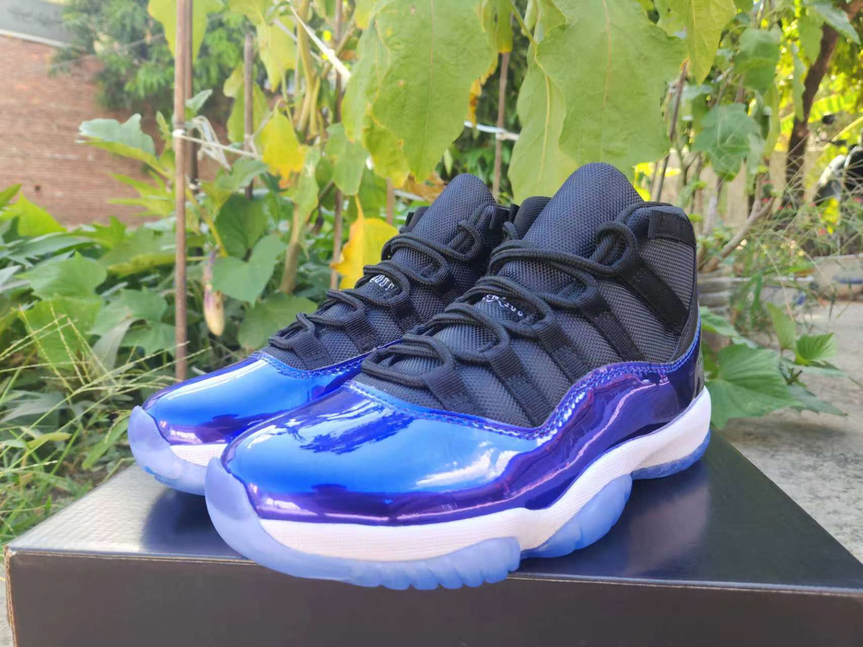 JORDAN 11 Blue