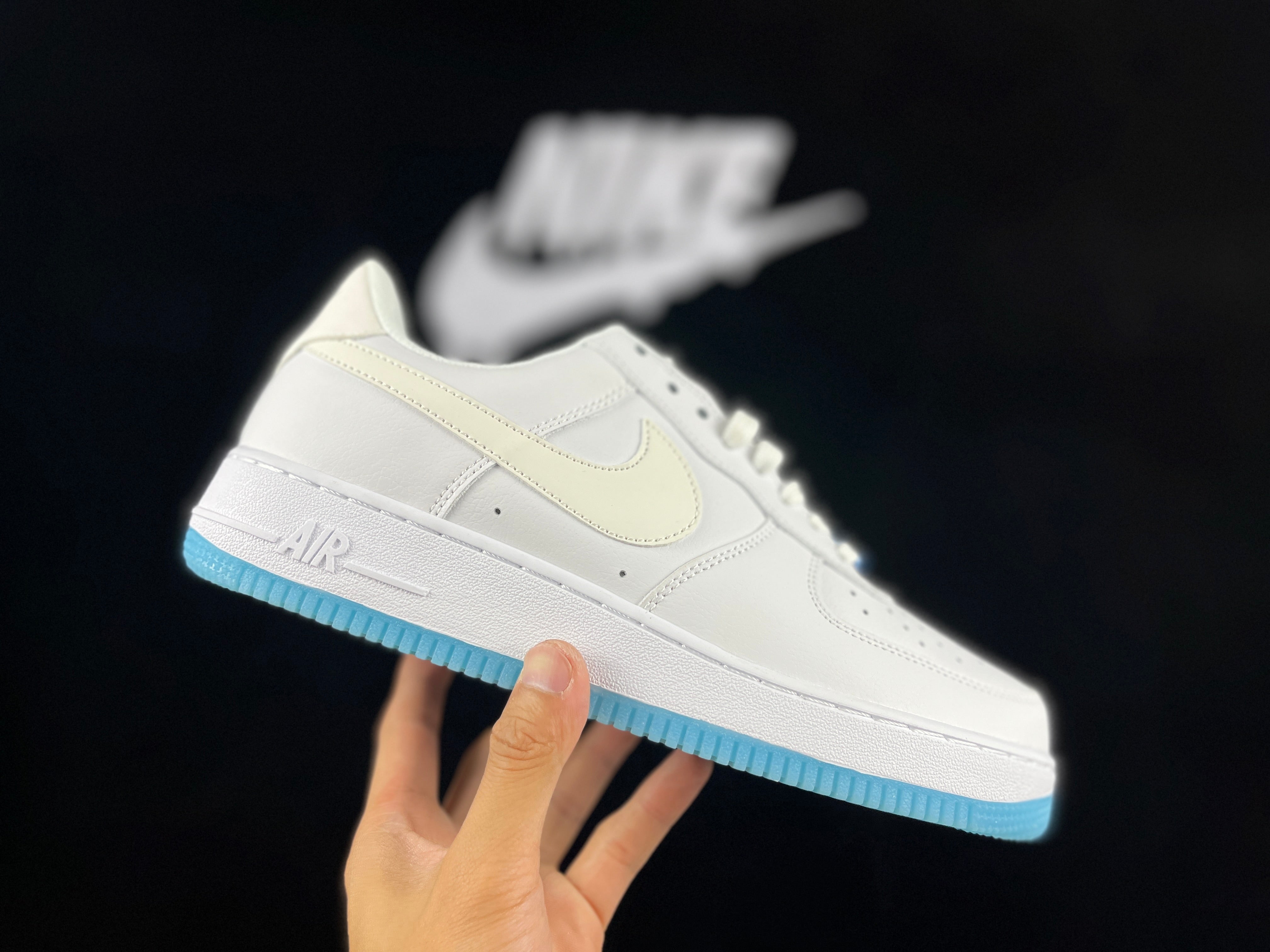 NIKE AIR FORCE 1 "White/Blue/Pink Thermochromatic"