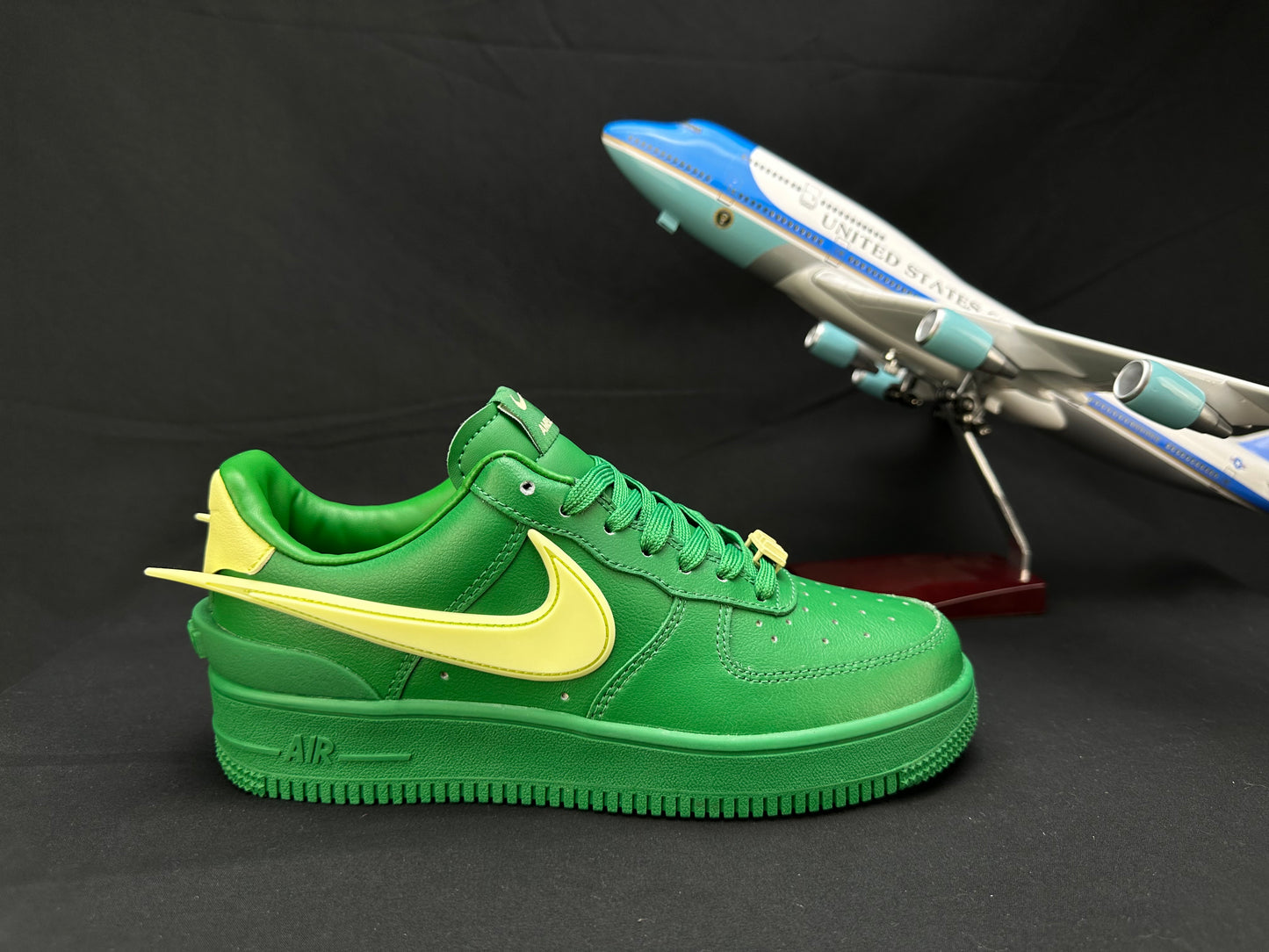 NIKE AIR FORCE 1 "Big Swoosh Green"