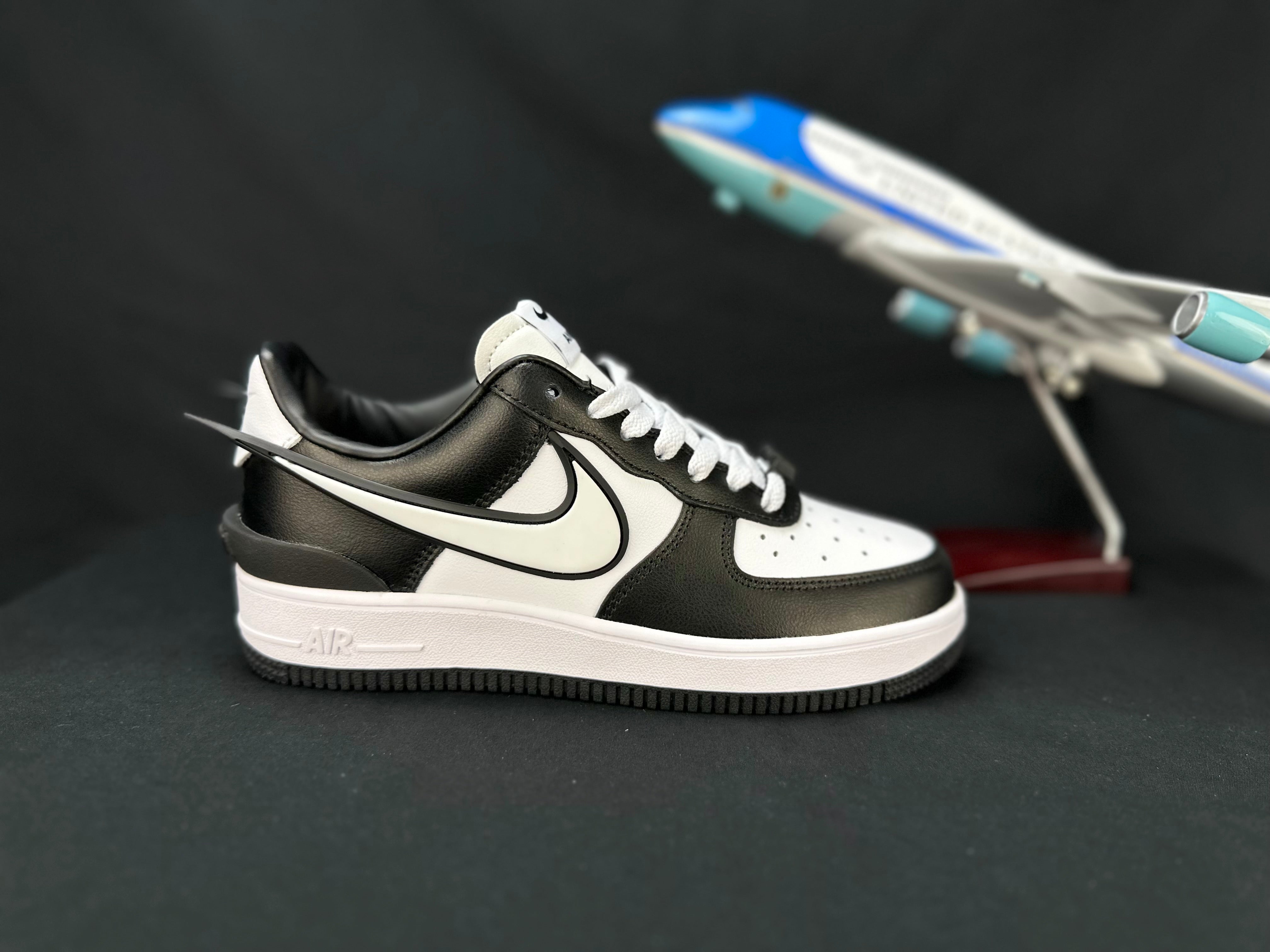 NIKE AIR FORCE 1 "Big Swoosh White/Black"