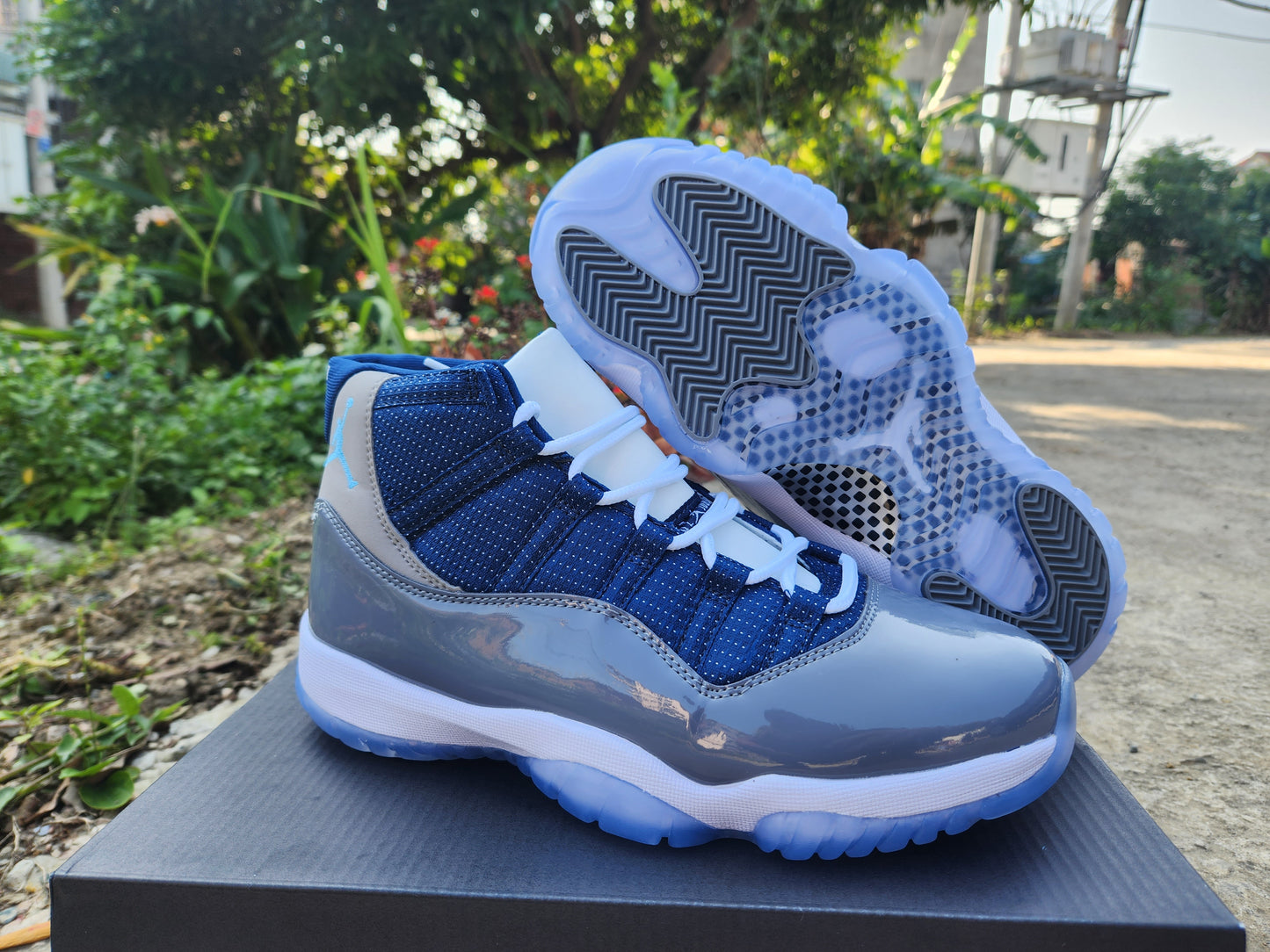 JORDAN 11 "Deep Blue Grey"