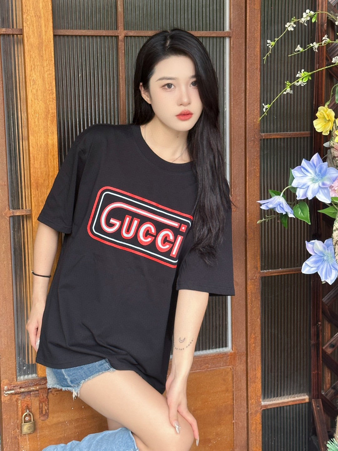 G*u*i vintage logo t-shirt (black)