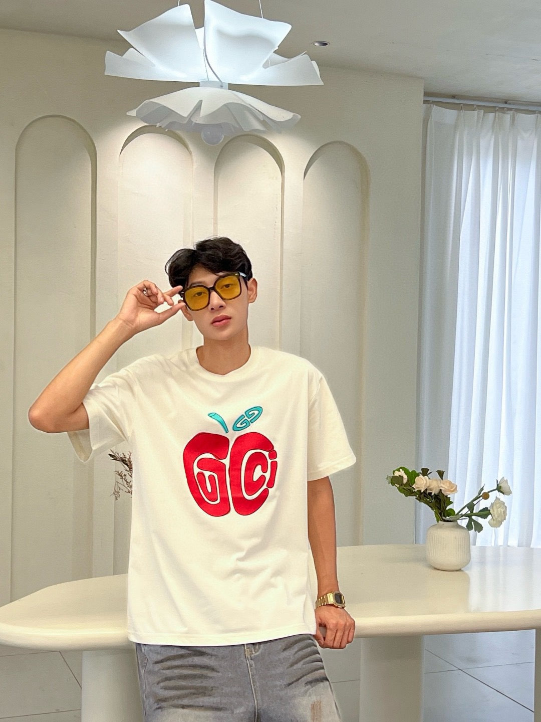 G*u*i apple logo t-shirt (white)