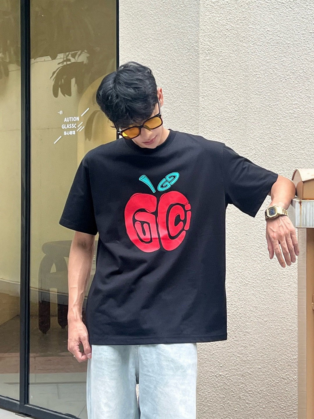 G*u*i apple logo t-shirt (black)