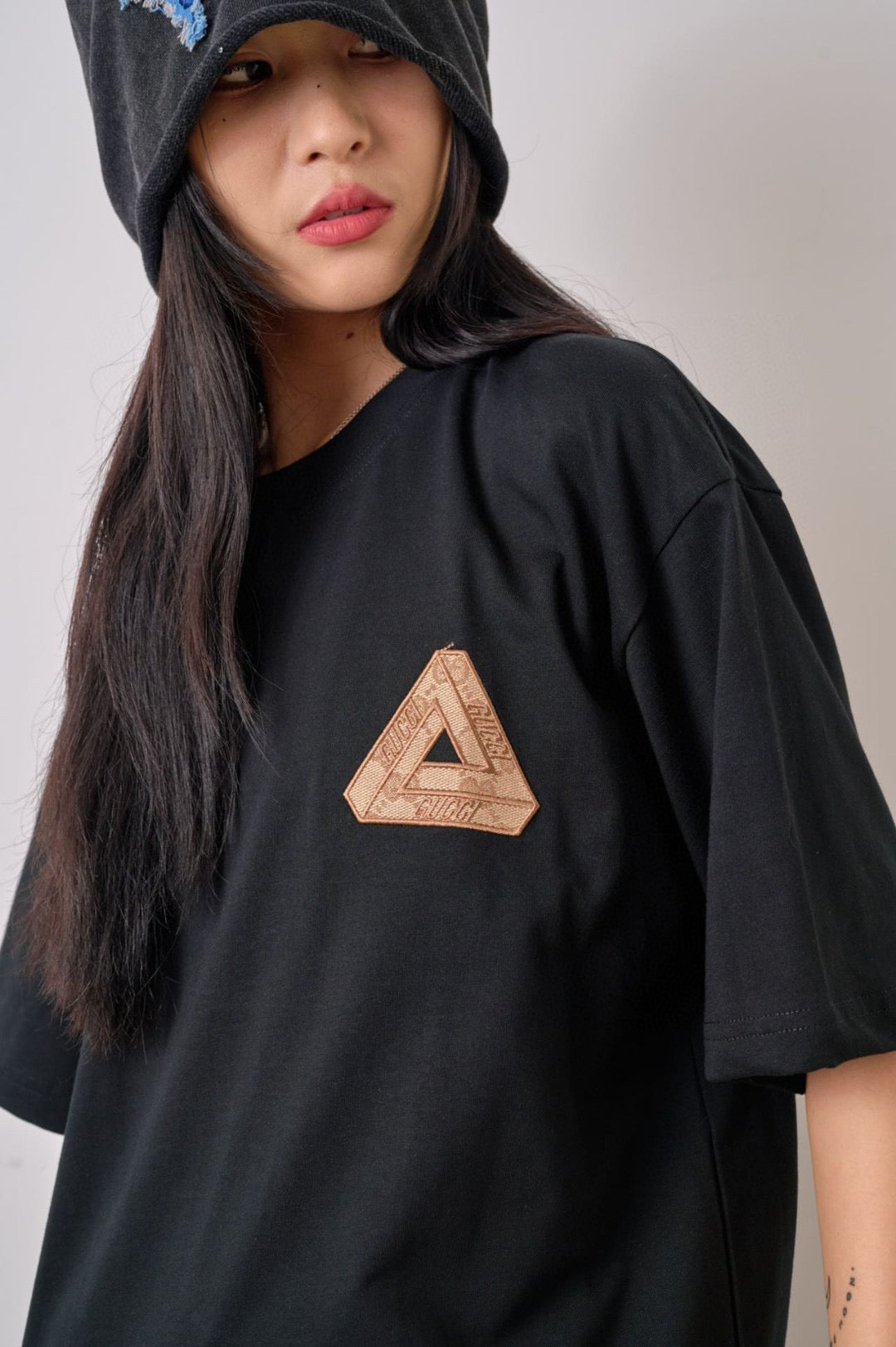 G*u*i triangle logo black t-shirt