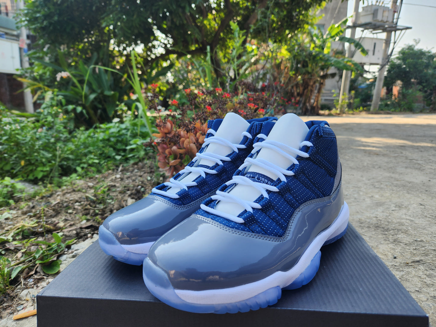 JORDAN 11 "Deep Blue Grey"