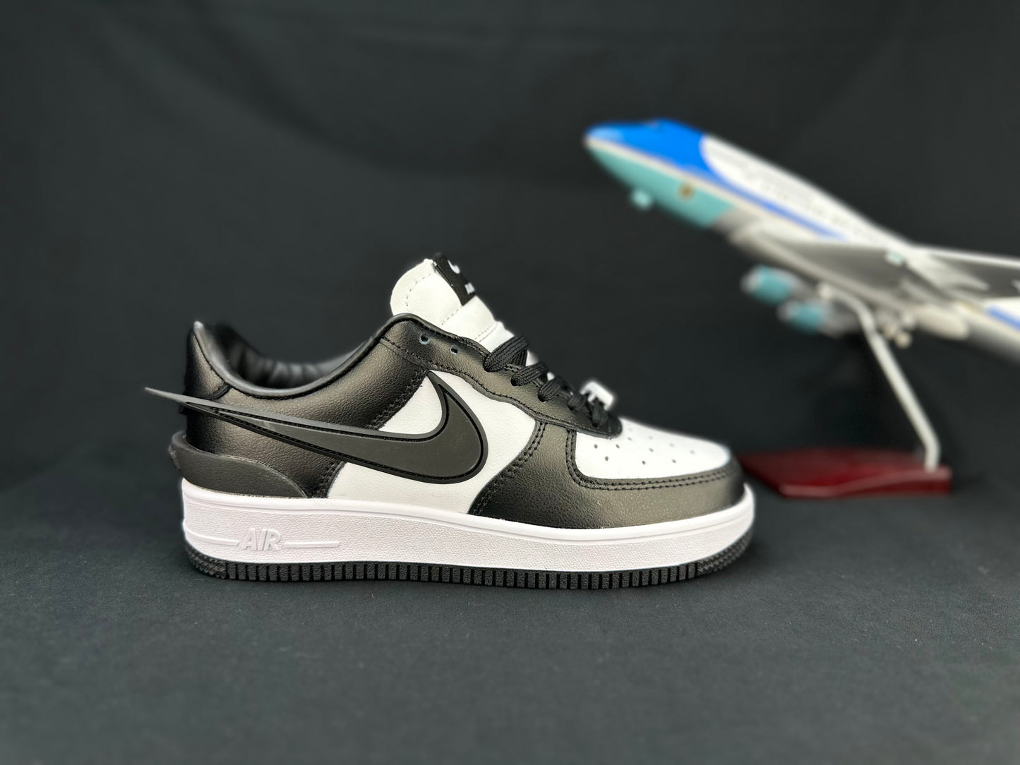 NIKE AIR FORCE 1 "Big Swoosh Panda"