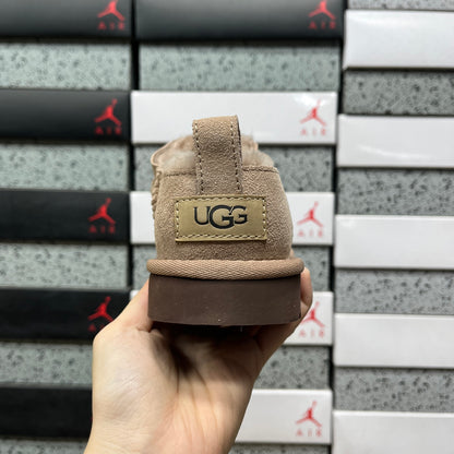 UGG Classic Snow Boot in Oak