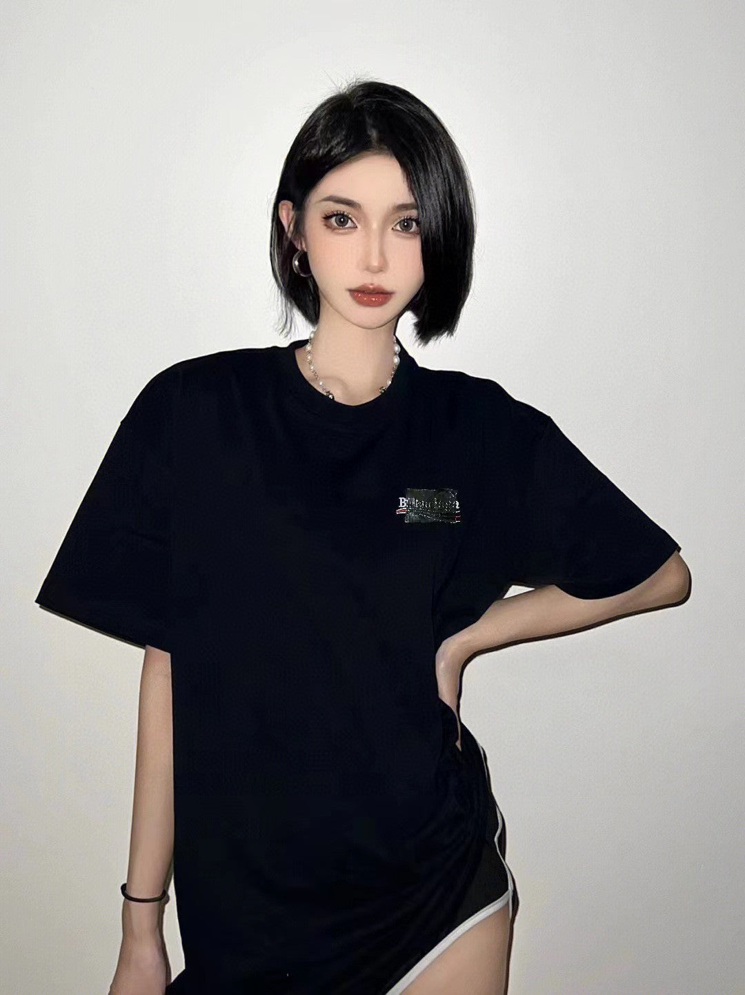 Ba*len*cia*ga embroidered patch logo t-shirt (black)