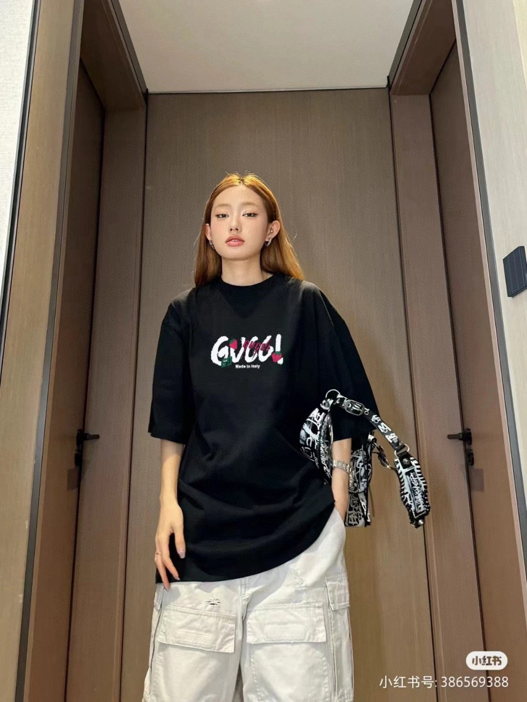 G*u*i strawberry logo t-shirt (black)