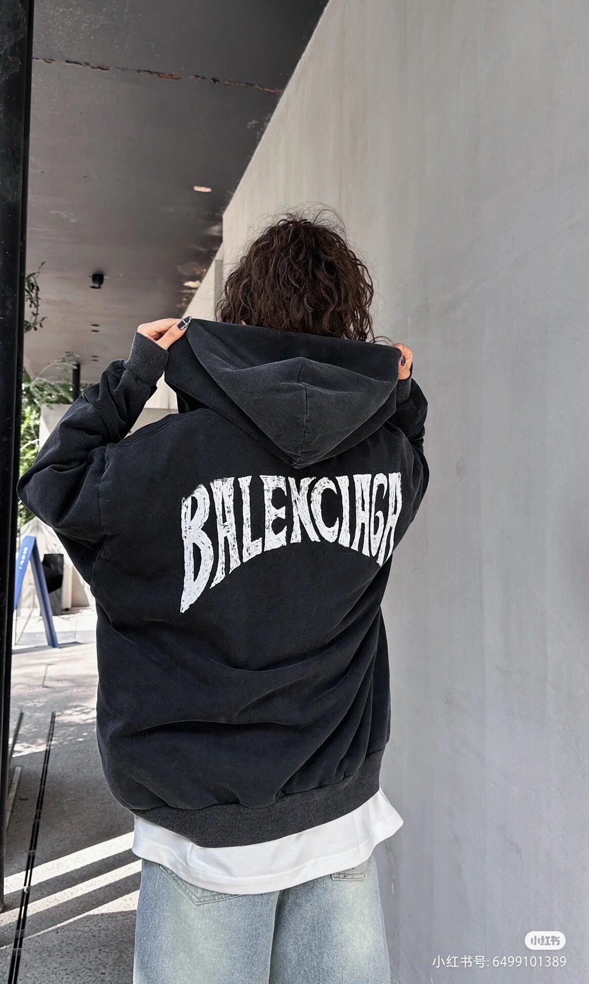 Ba*len*cia*ga black hoodie