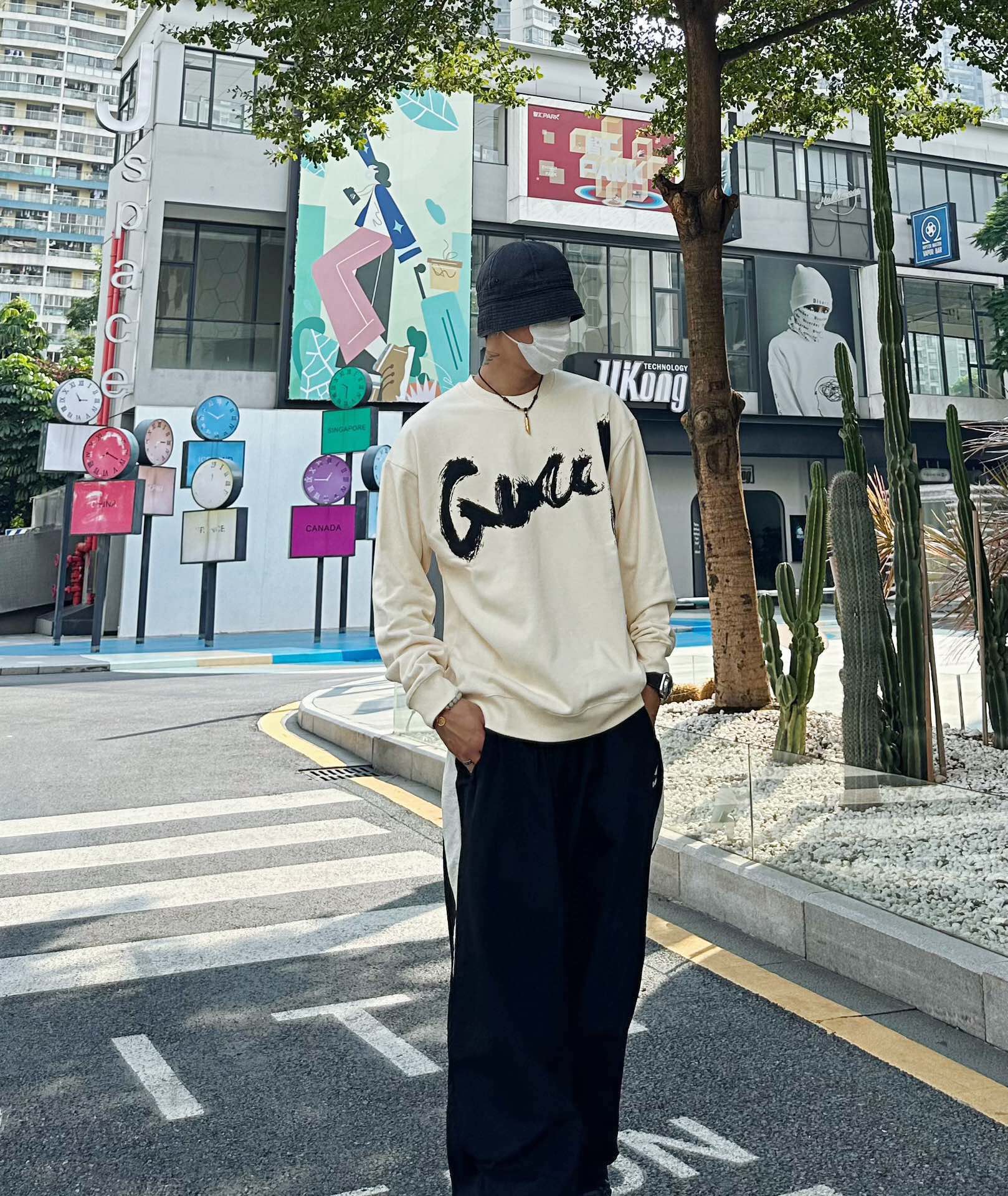 G*u*i sweatshirt