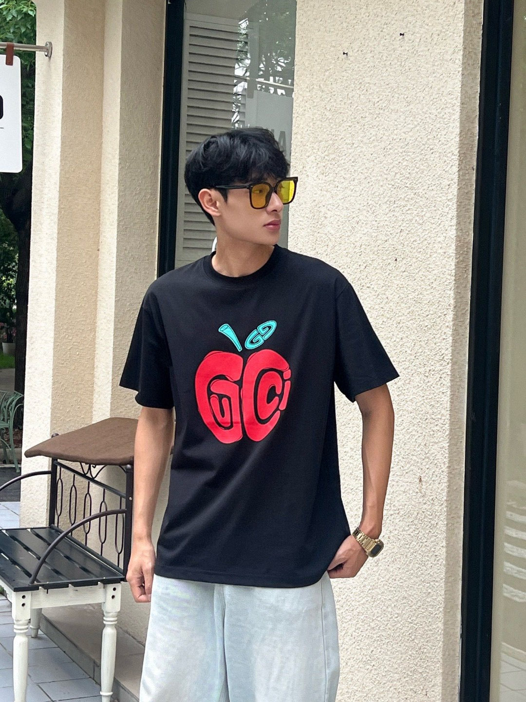 G*u*i apple logo t-shirt (black)