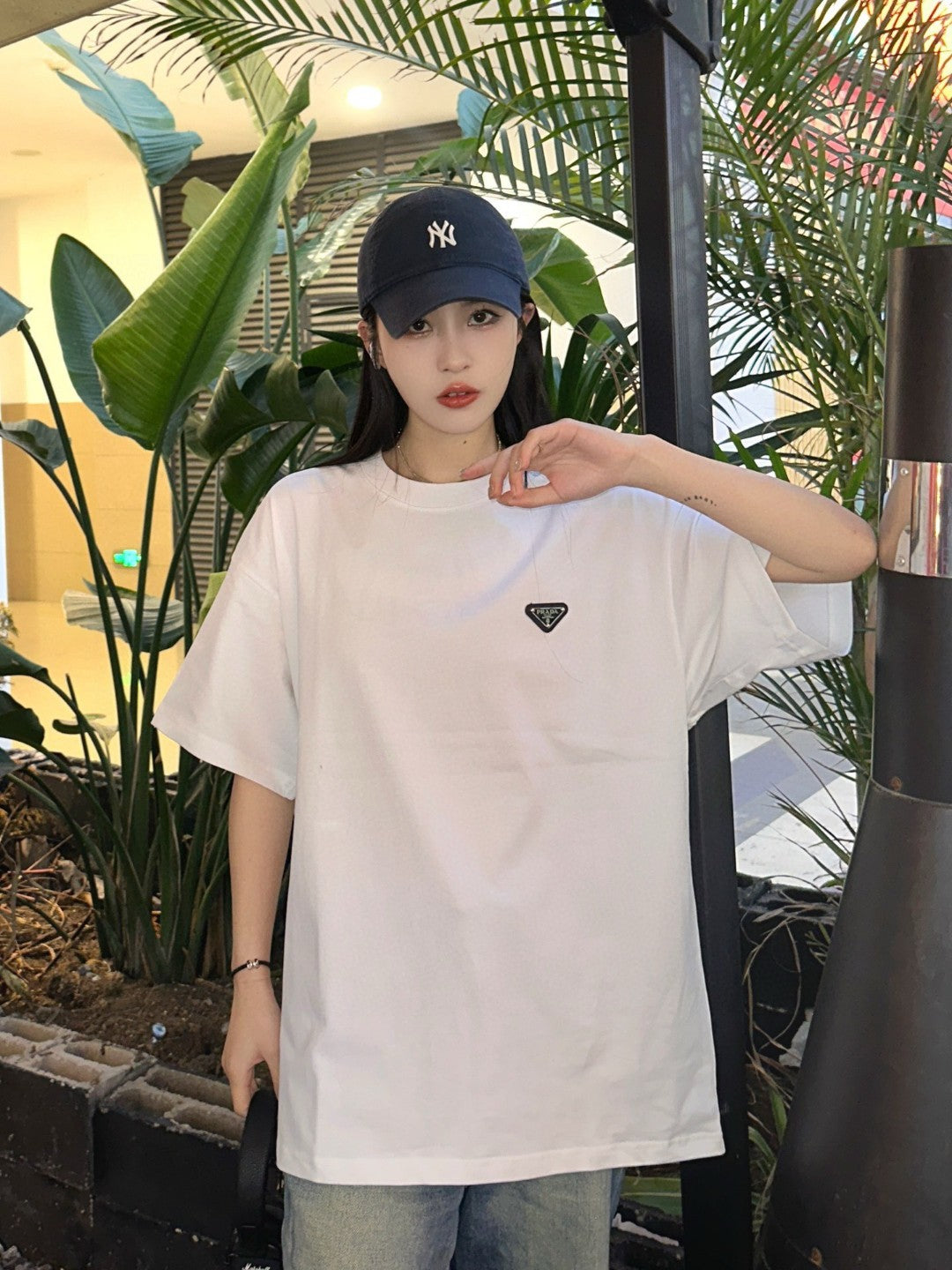 Pra*a logo t-shirt (white)