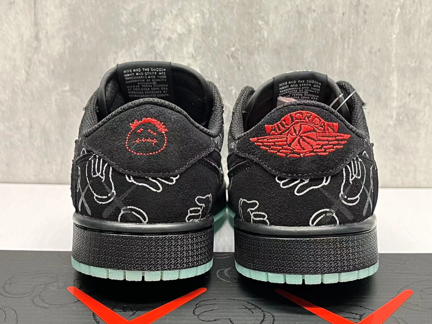 Air Jordan 1 Low "Reverse Black Toe"