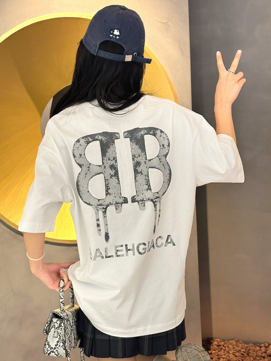 Ba*len*cia*ga dripping bb logo t-shirt (white)