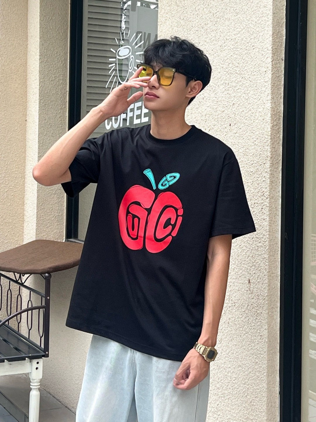 G*u*i apple logo t-shirt (black)