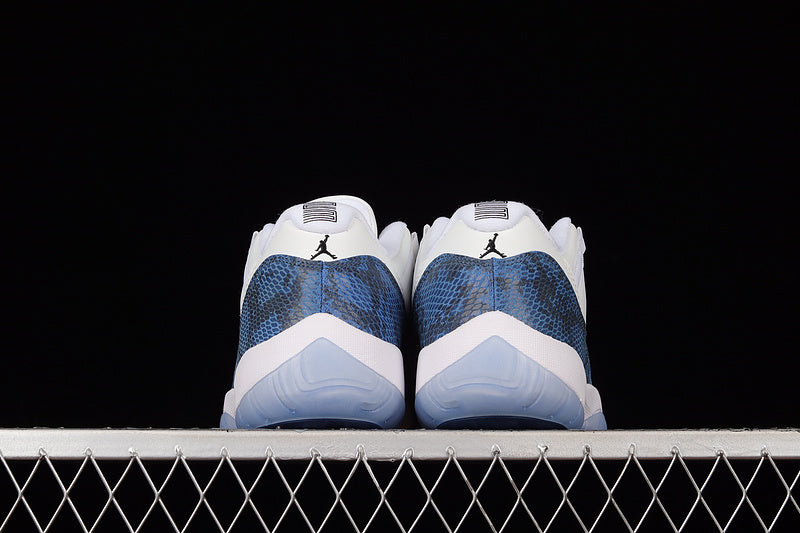 AIR JORDAN 11 RETRO LOW NAVY SNAKESKIN 2019 WHITE/BLACK