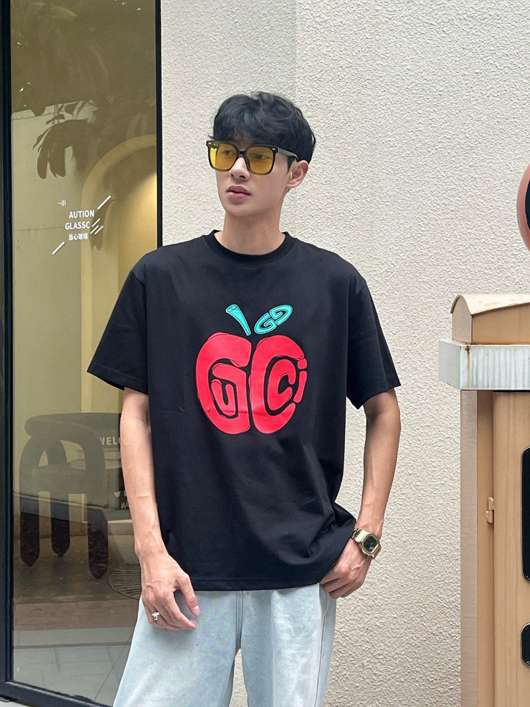 G*u*i apple logo t-shirt (black)