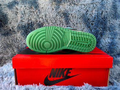 Air Jordan 1 Retro High OG "Pine Green Black"
