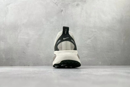 Nike ZoomX Vomero “White/Black” – Premium Cushioning, Classic Style