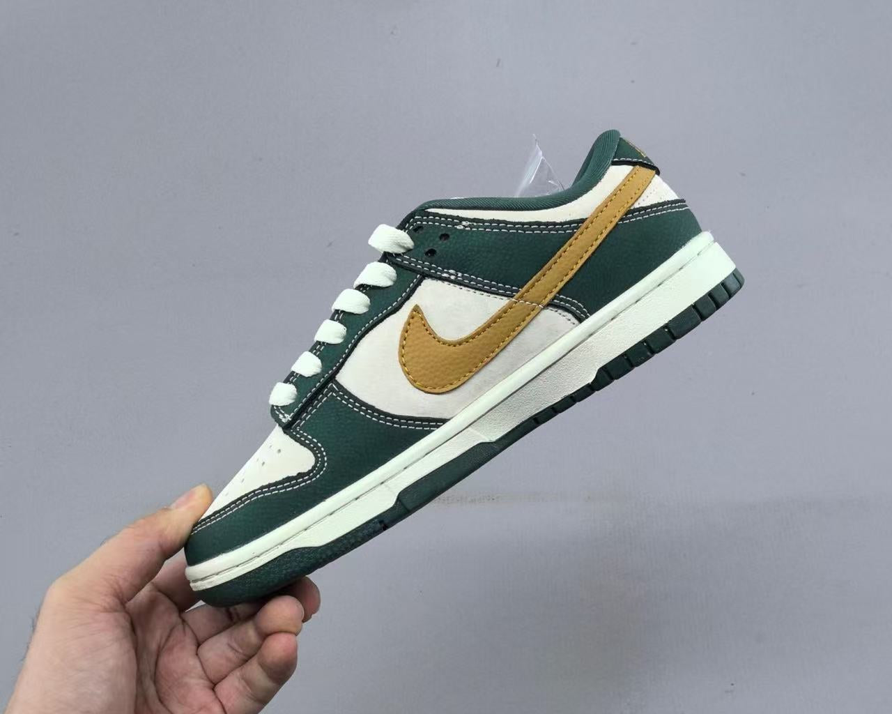 Nike Dunk Low “White/Green” – Crisp Court-Inspired Style