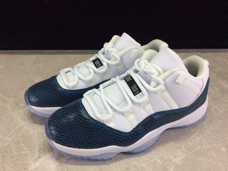 AIR JORDAN 11 RETRO LOW LE SNAKESKIN WHITE/BLACK-NAVY