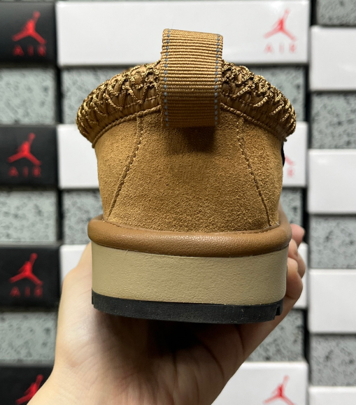 UGG Classic Snow Boot in Chestnut