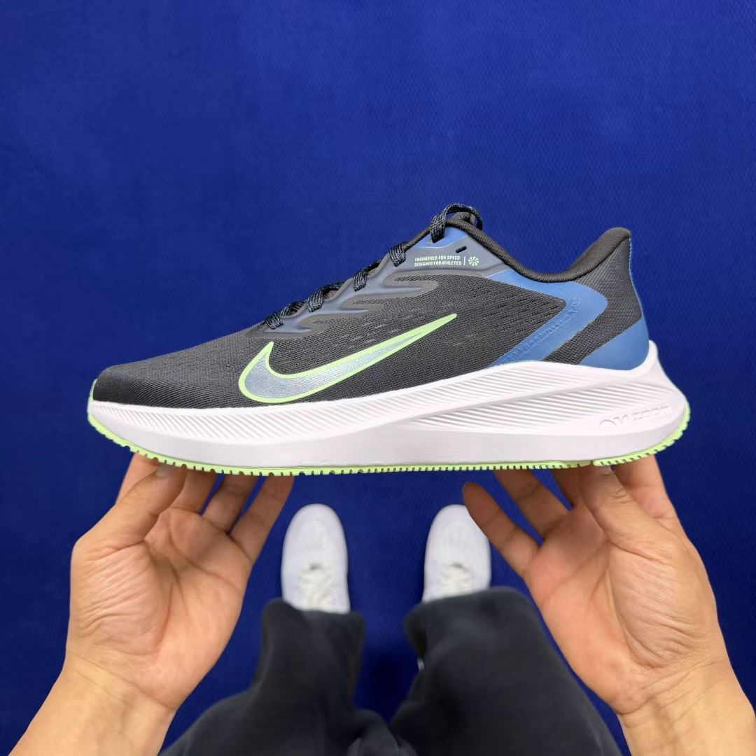 Nike Zoom Winflo in Black/Blue/Green: Nocturnal Gradient
