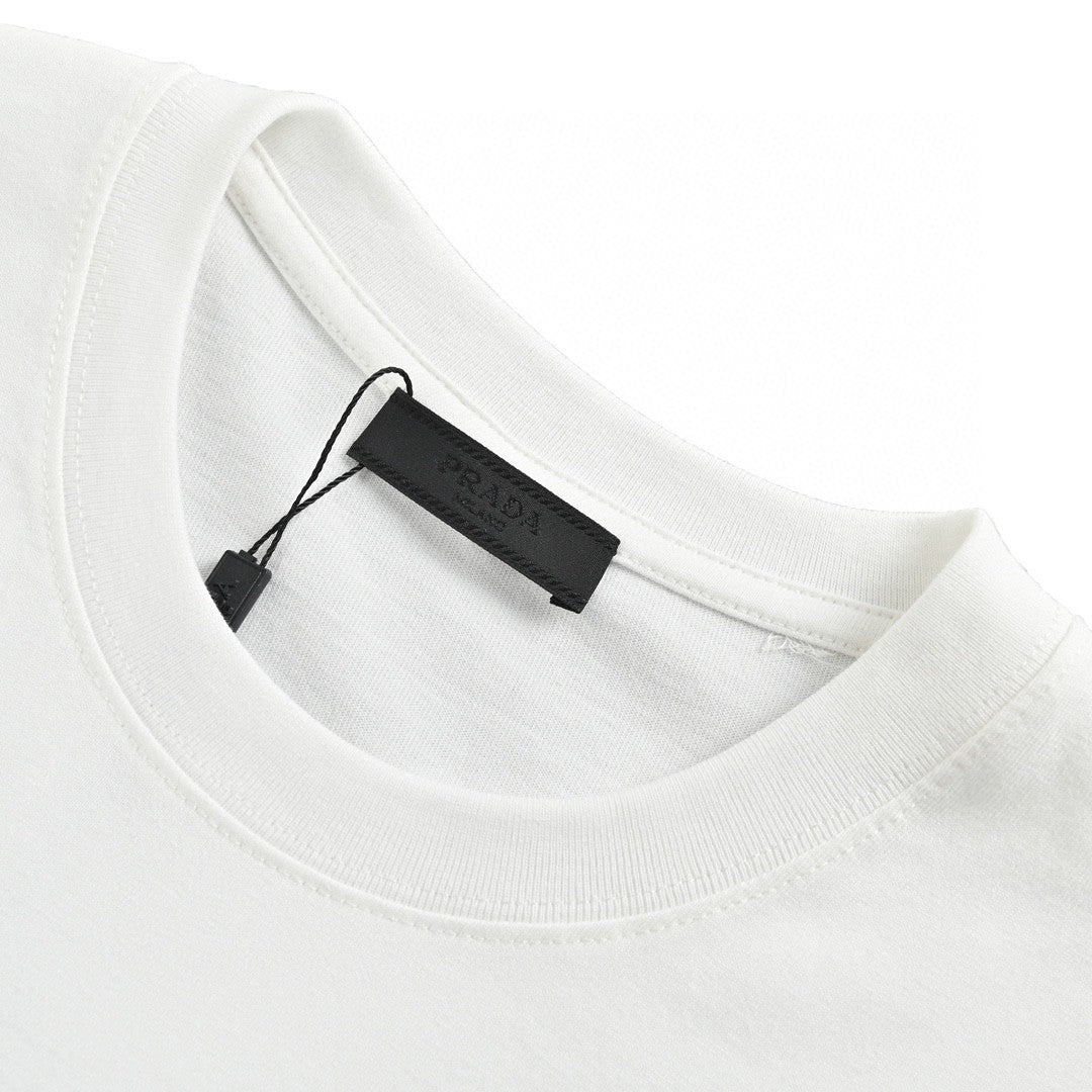 Pra*a t-shirt - white with subtle branding