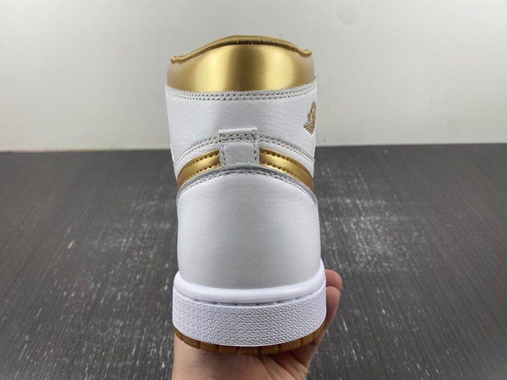 Air Jordan 1 Retro High OG "White/Metallic Gold"