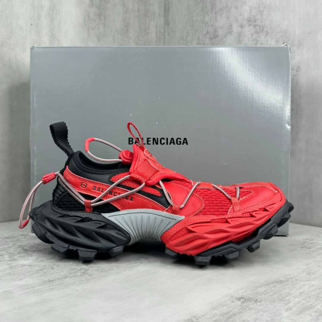 Balenciaga Hamp tons Sneaker in Black/Red: Monochrome Ignition